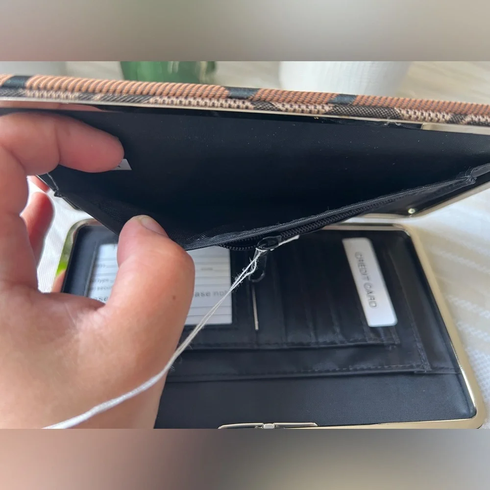 🌸4/$25 Dark Brown “G” snap wallet/clutch